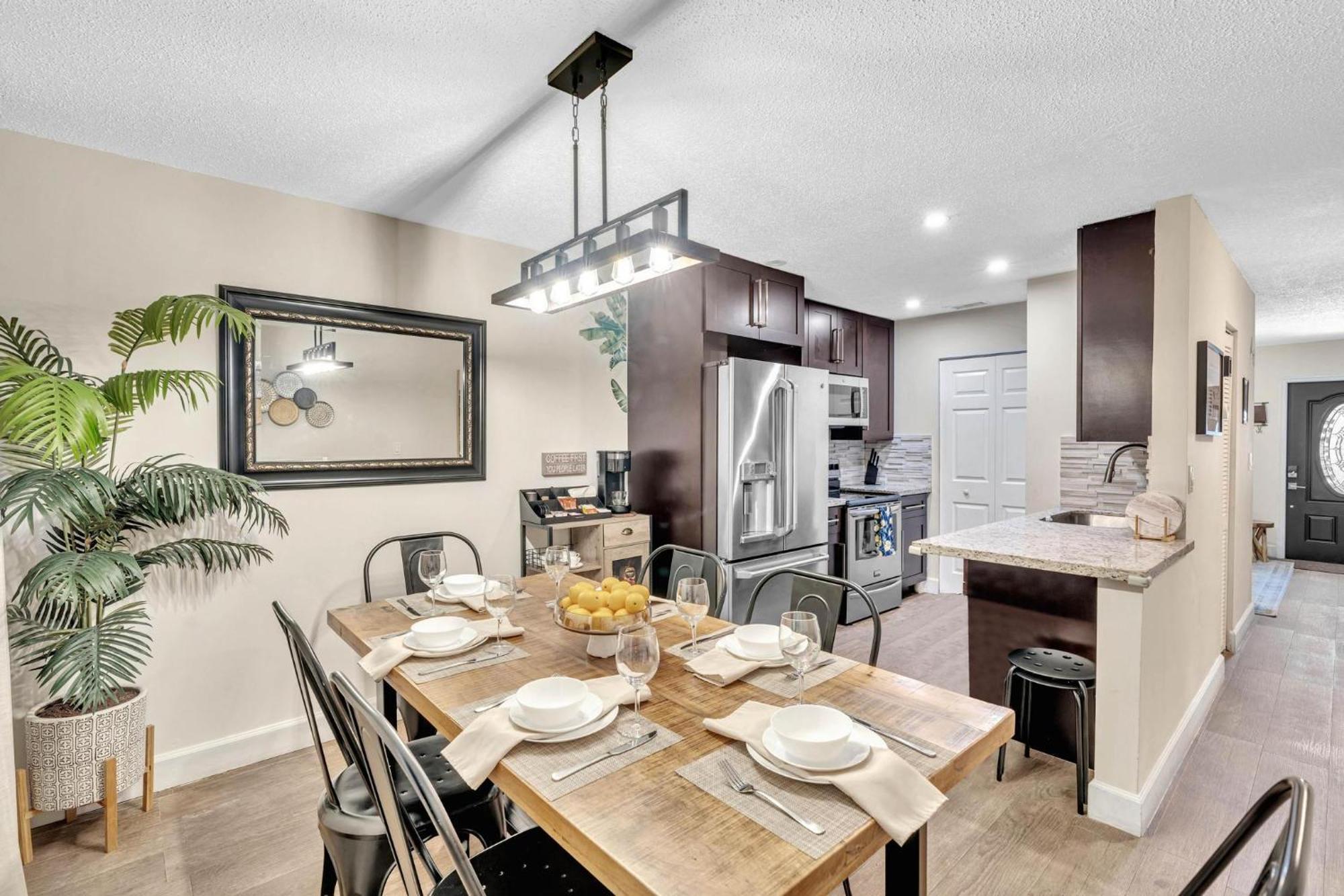 Estelo'S Place - Modern Townhouse With King Bed, Only 5 Min From The Airport! 마이애미 외부 사진