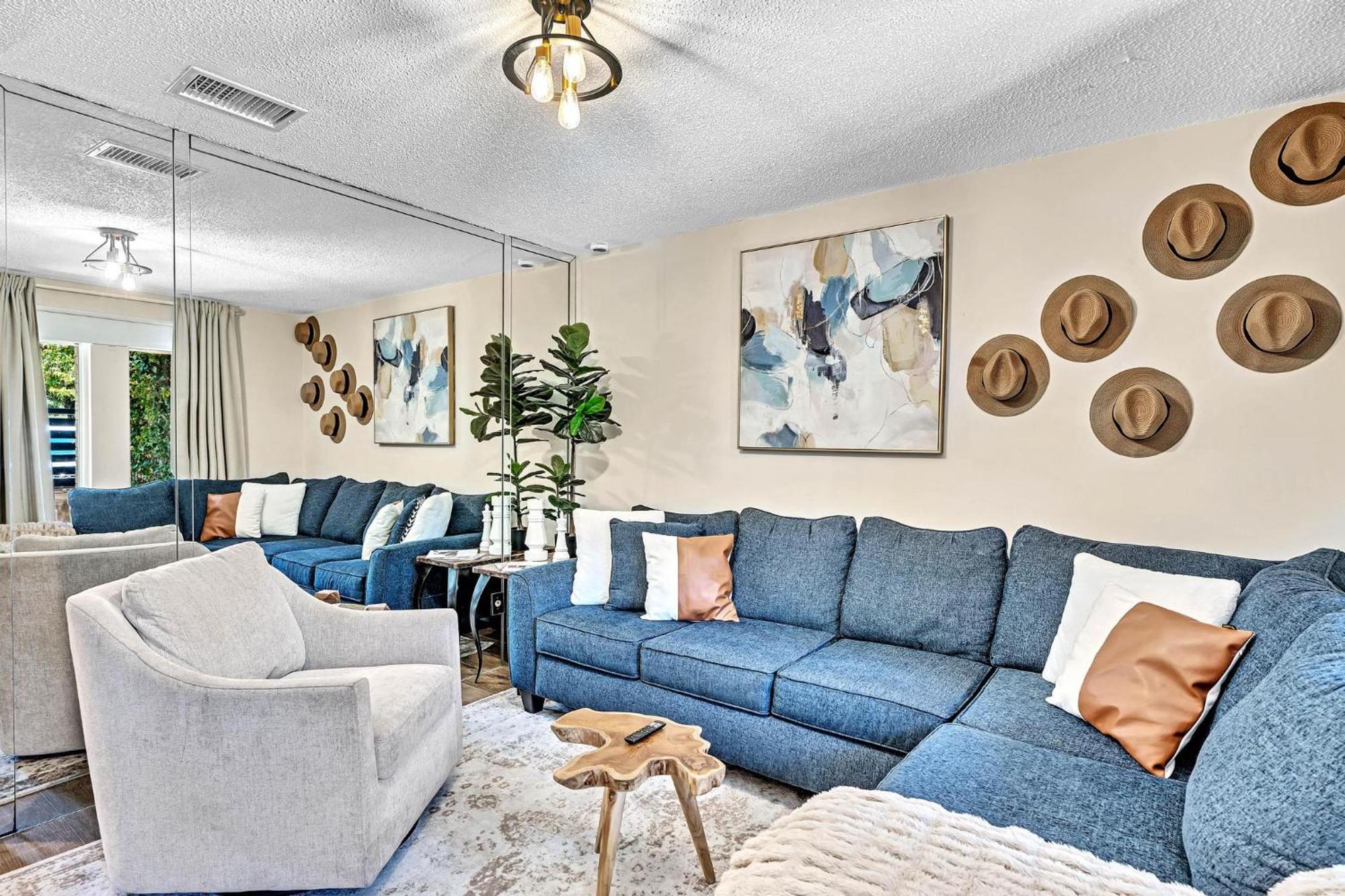Estelo'S Place - Modern Townhouse With King Bed, Only 5 Min From The Airport! 마이애미 외부 사진