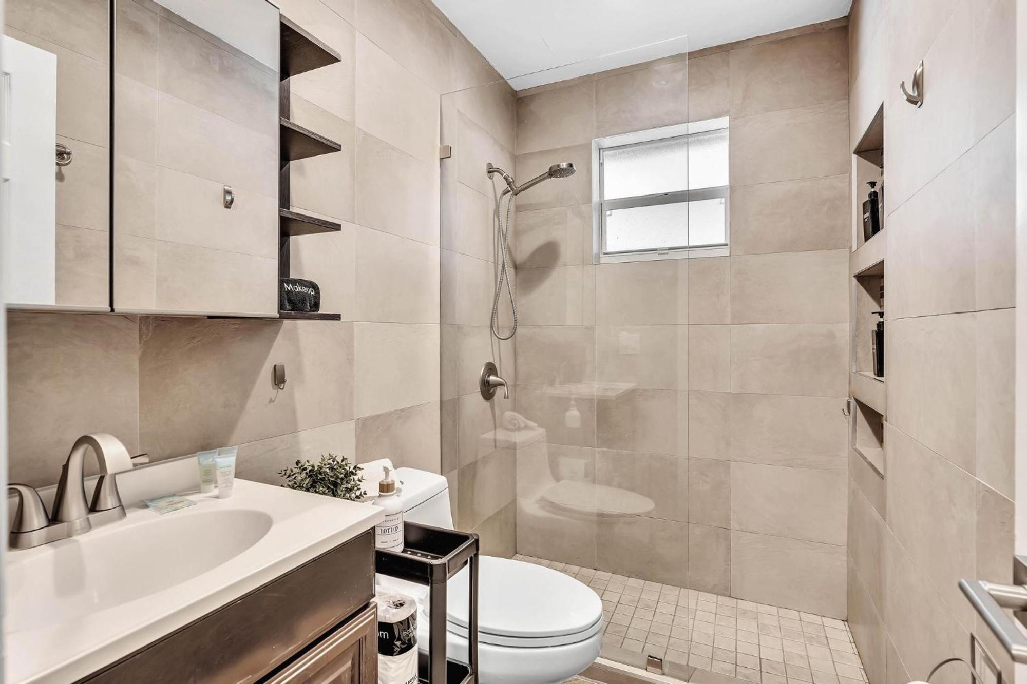 Estelo'S Place - Modern Townhouse With King Bed, Only 5 Min From The Airport! 마이애미 외부 사진